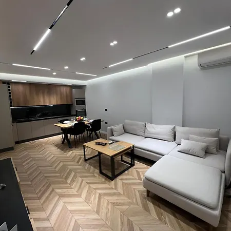 7 Floor Luxury 地拉那