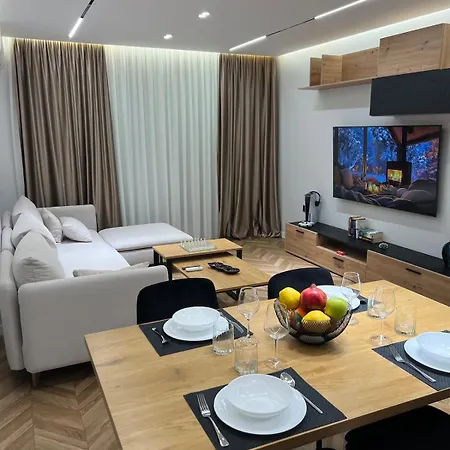 7 Floor Luxury 地拉那