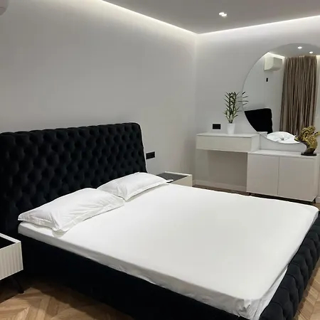 7 Floor Luxury Apartment *