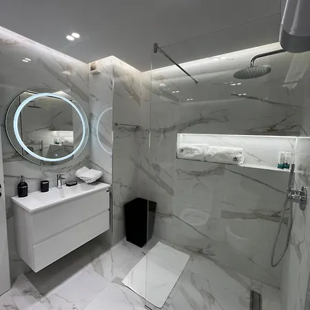 7 Floor Luxury Apartamento Tirana