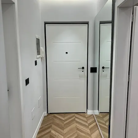 7 Floor Luxury * Τίρανα