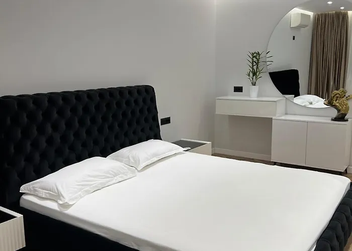 7 Floor Luxury Apartment *